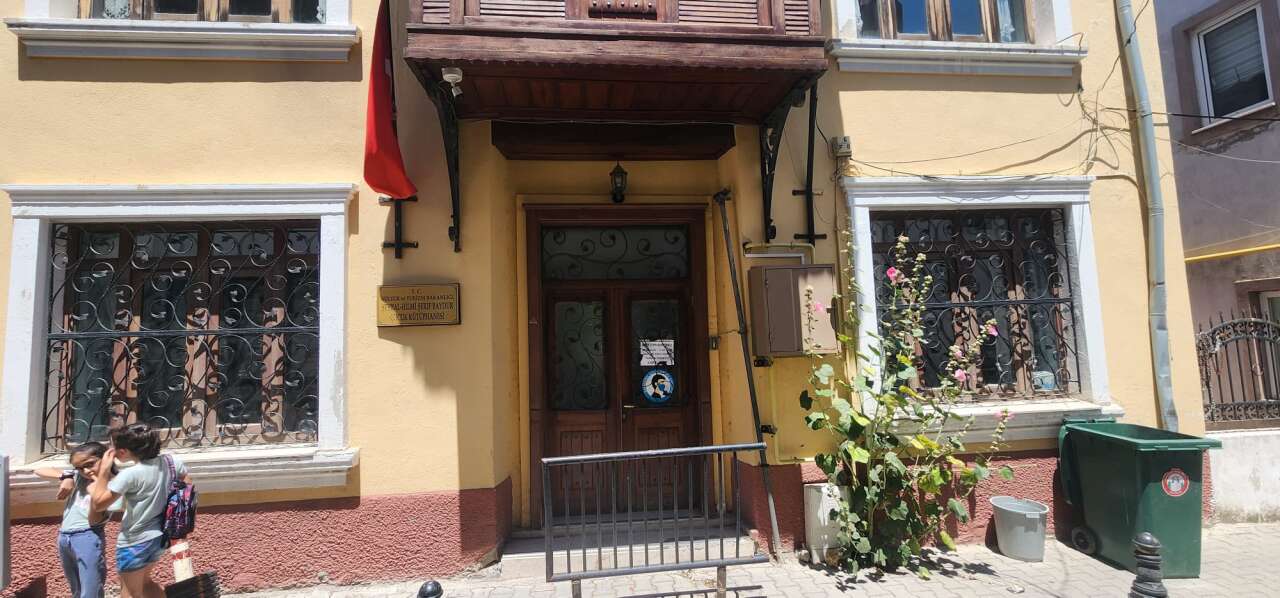 Muğla'da İki Kütüphane Deprem Riski Nedeniyle 2 Yıllığına Kapanıyor: Vatandaşlar Tepkili 4